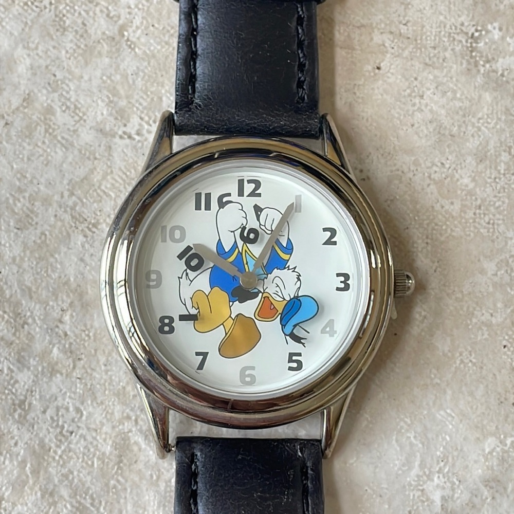 SOLD!
Fossil vintage Unisex  Donald Duck Watch #LI-2009